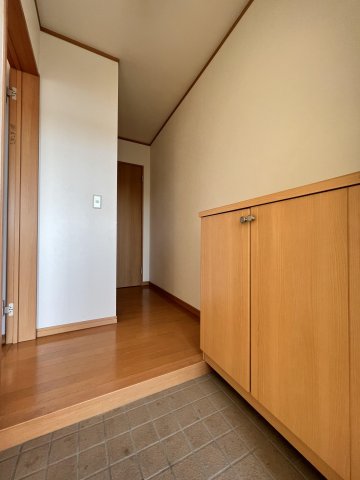 玄関　＊別のお部屋の写真です