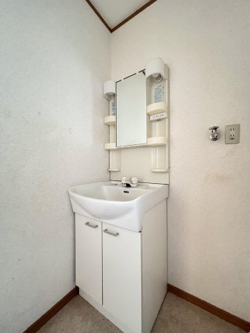 洗面設備　＊別のお部屋の写真です