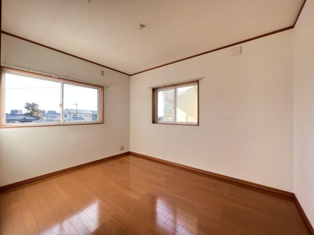 居室・リビング　＊別のお部屋の写真です
