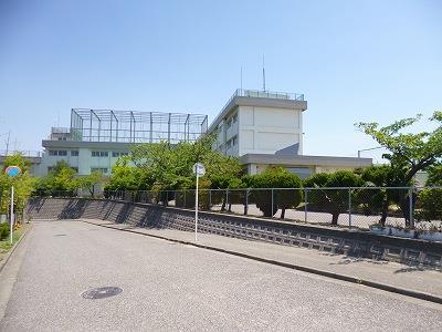 小学校　新潟市立五十嵐小学校（小学校）まで831m