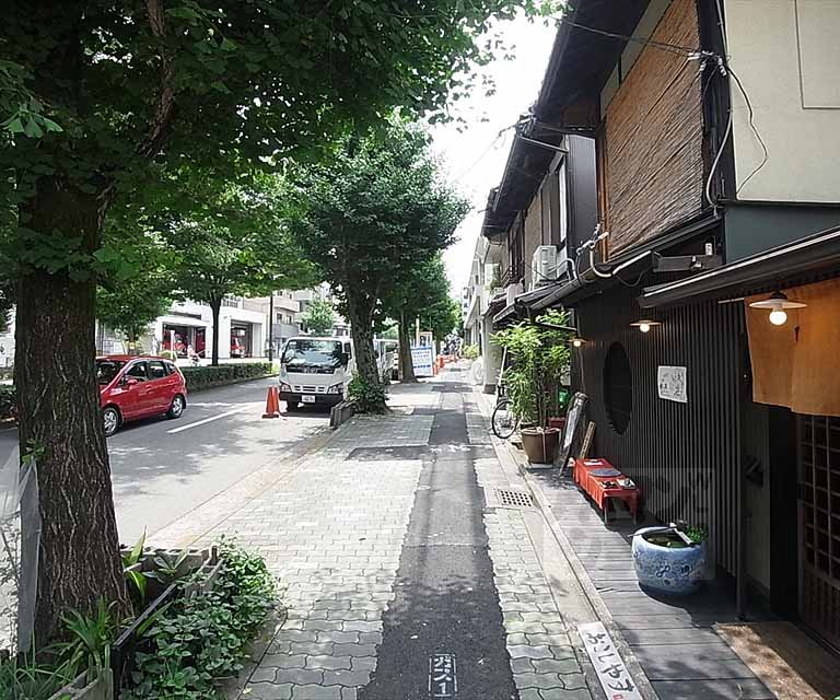 その他　前面道路です。