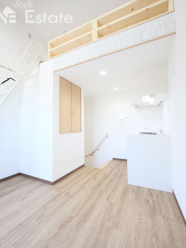 居室・リビング　内装　同仕様写真