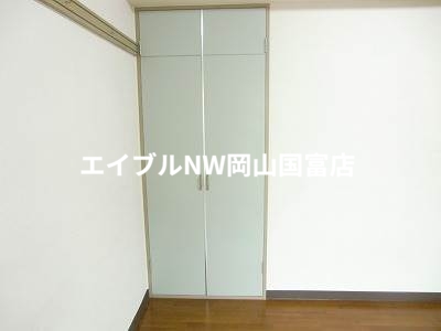 収納　類似部屋の写真です。実際は少々異なる場合もございます。