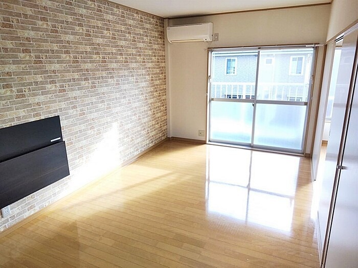 居室・リビング　同建物別室画像です。