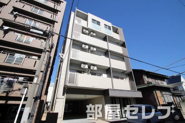 建物外観　タイル貼りのしっかりした外観。