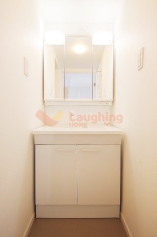 洗面設備　ゆったりとスペースのある洗面所※別号室の写真です