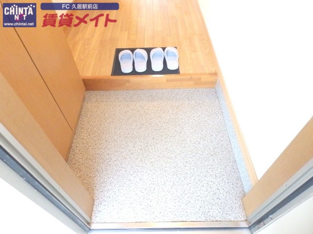 玄関　同型参考写真です。