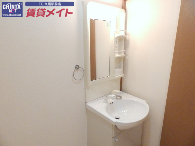 洗面設備　同型参考写真です。