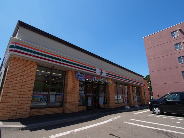 コンビニ　セブンイレブン札幌平岸3条店（コンビニ）まで137m