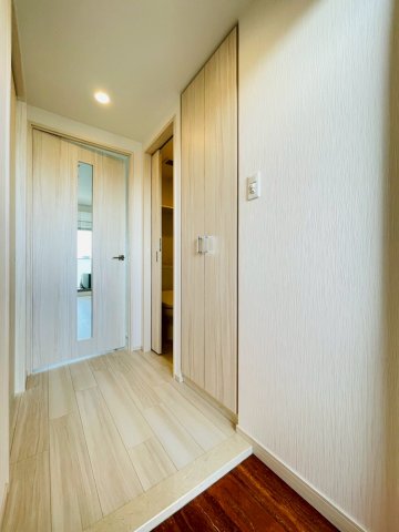 玄関　同マンション別部屋　参考写真