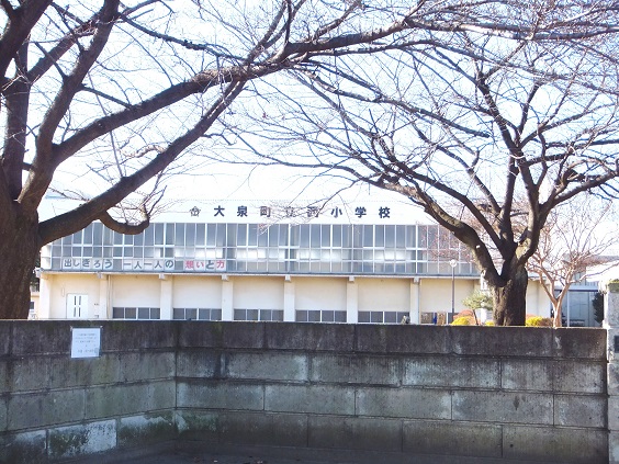 小学校　大泉町立西小学校（小学校）まで388m