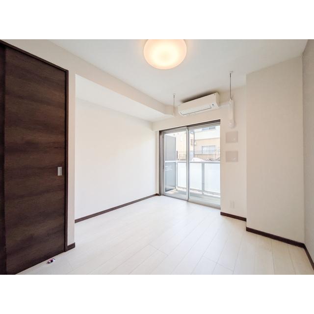 居室・リビング　参考写真（同物件別部屋）