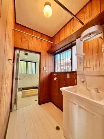 洗面設備　洗面台も新品！