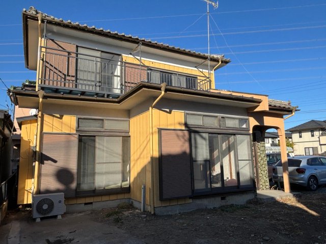 建物外観　オレンジ色がかわいいお家です