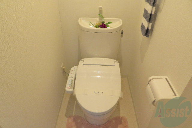 トイレ　嬉しいウォシュレット機能付きです。シャワートイレは便利ですね
