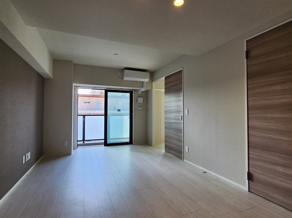 居室・リビング　前面棟なし日当り良好　隣の生活音が軽減スラブ壁