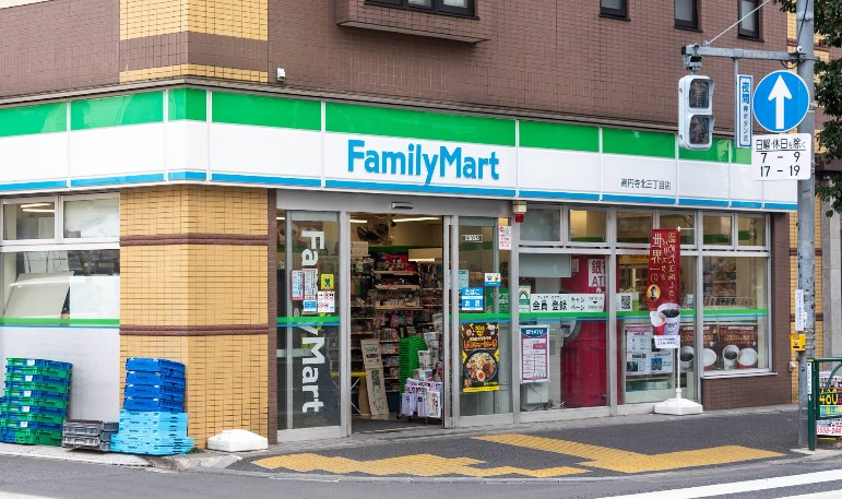 コンビニ　ファミリーマート高円寺北三丁目店（コンビニ）まで175m