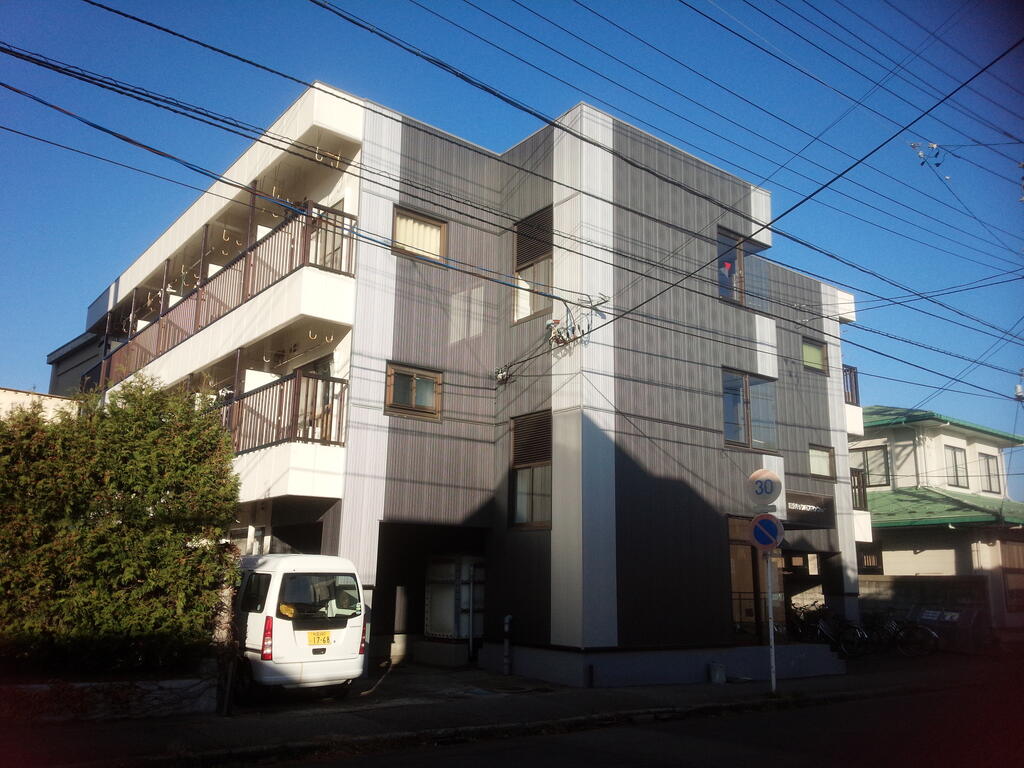 建物外観　秋田大学まで徒歩5分