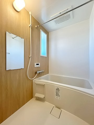 バス・シャワールーム　落ち着いた空間のお風呂です