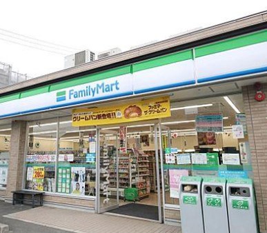 コンビニ　ファミリーマート 中川松葉町店（コンビニ）まで610m
