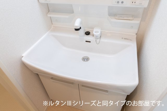 洗面設備　脱衣スペースもあります