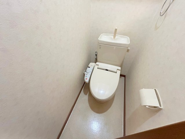 トイレ　綺麗なトイレにはウォシュレット標準装備です。