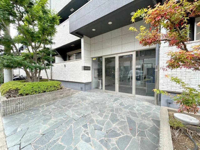 エントランス　エントランス周辺はいつもキレイに片付けられています。