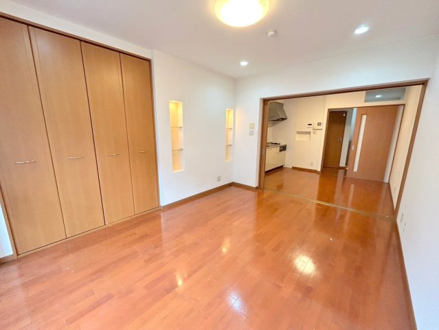 その他部屋・スペース　ゆとりのあるベッドルームで快適な睡眠をとってくださいね。