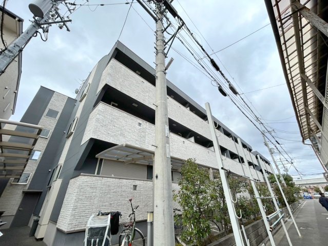 建物外観　存在感のある外観は落ちついた色合いで、堂々としていますね。