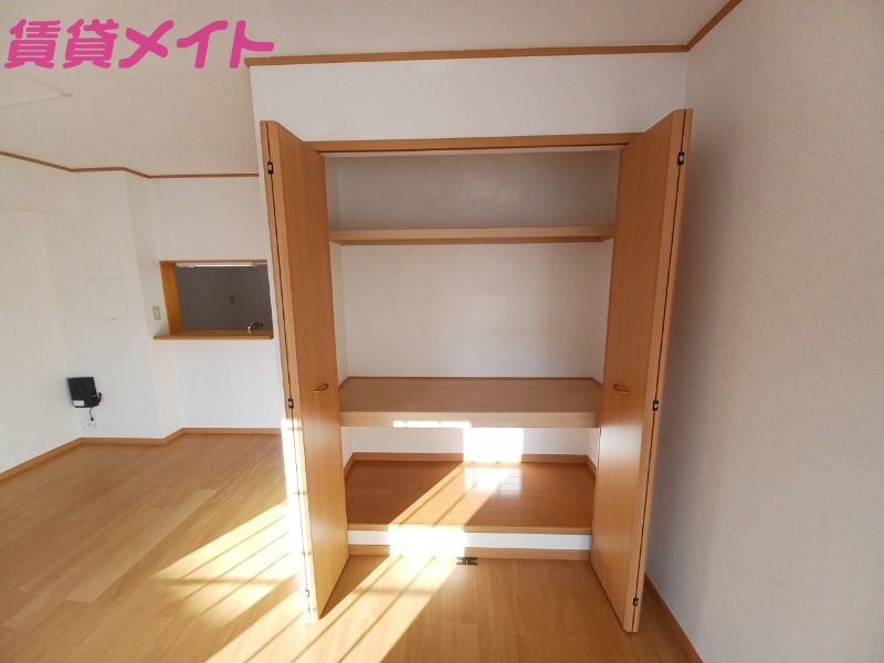 収納　同型参考写真