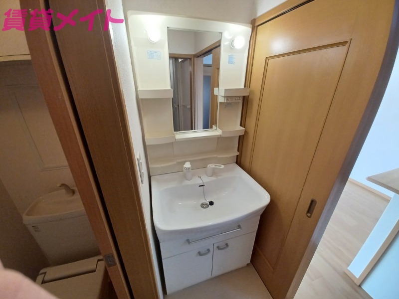 洗面設備　同型参考写真