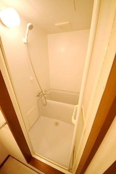バス・シャワールーム　★バスルームも清潔感がありますね★