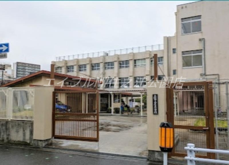 小学校　大阪市立岸里小学校（小学校）まで551m