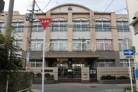 中学校　大阪市立成南中学校（中学校）まで676m