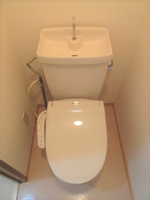 トイレ　写真は別の部屋のものです。