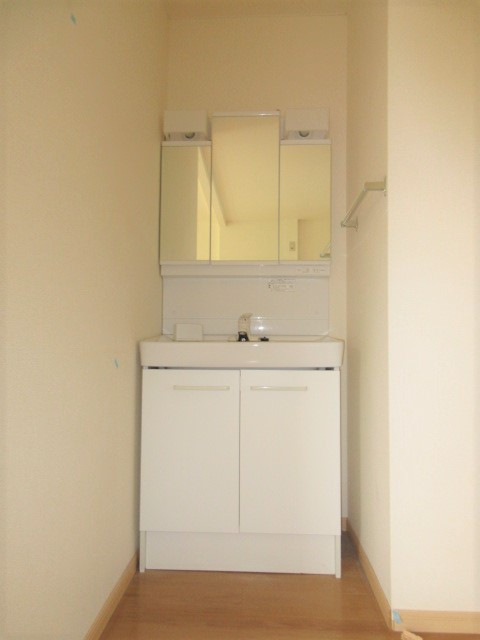 洗面設備　写真は別の部屋のものです。