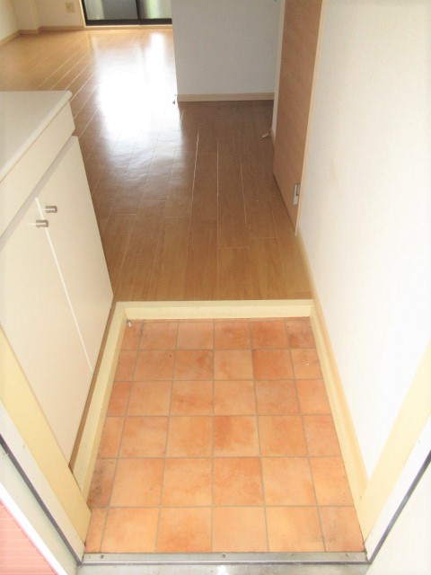 玄関　写真は別の部屋のものです。