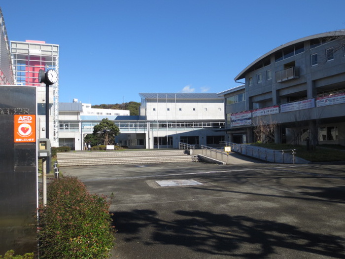 高校・高専　横須賀市立総合高等学校（高校・高専）まで263m