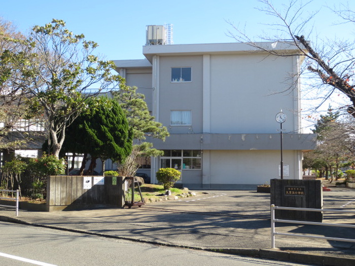 小学校　横須賀市立久里浜小学校（小学校）まで222m