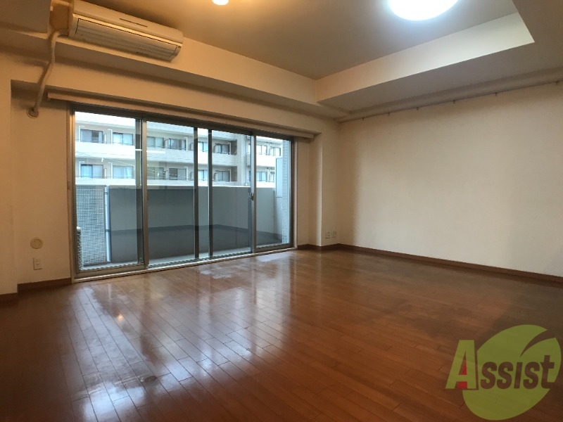 居室・リビング　リビングは広く、陽当たりも良いので雰囲気が明るいです。