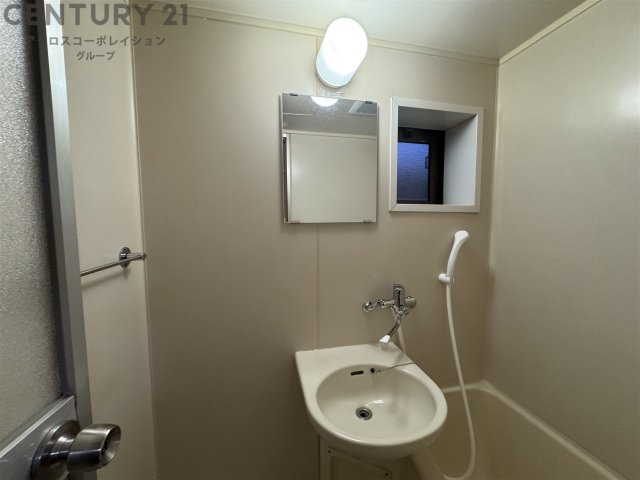 洗面設備　浴室内に洗面台付き！