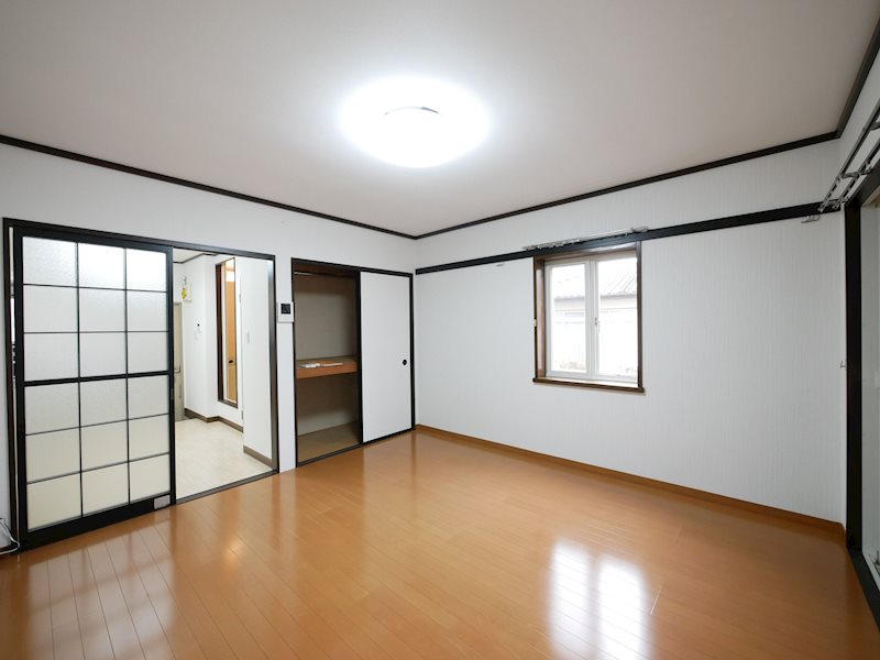 その他　洋室8帖