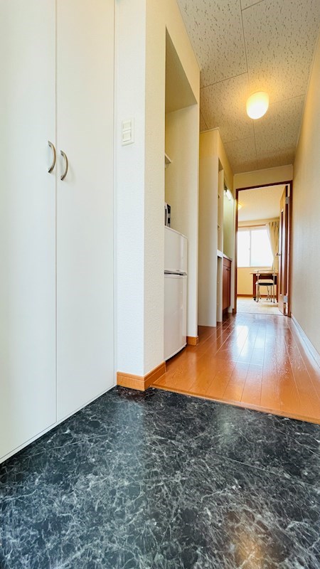 玄関　こ当物件の参考写真です。(同建物の部屋)