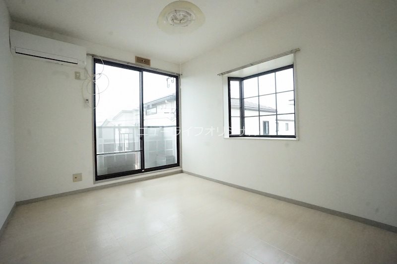 居室・リビング　シーリングは残置物となります。