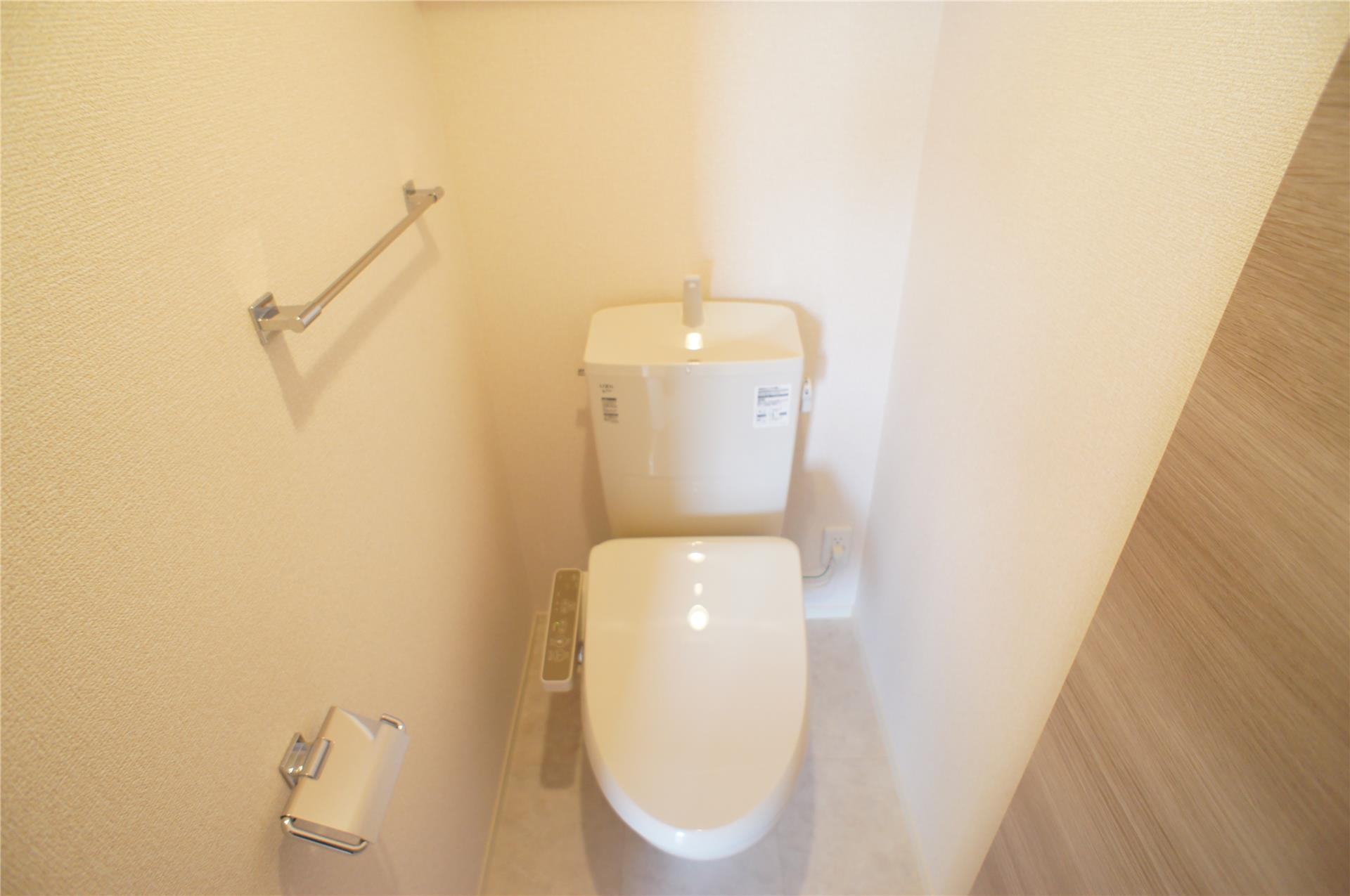 トイレ　温水洗浄暖房便座付トイレ