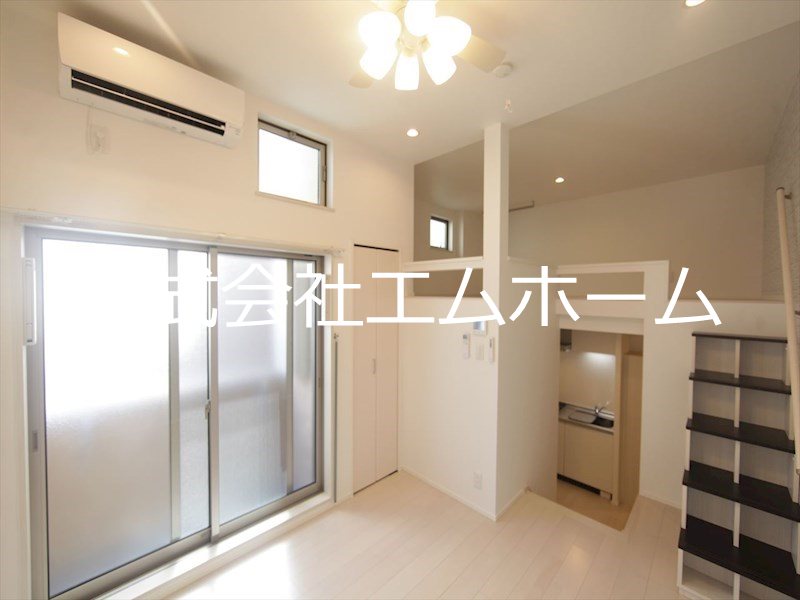 バルコニー　洋室6.1帖　ロフト5帖（収納寝室にも使用できます）同型写真