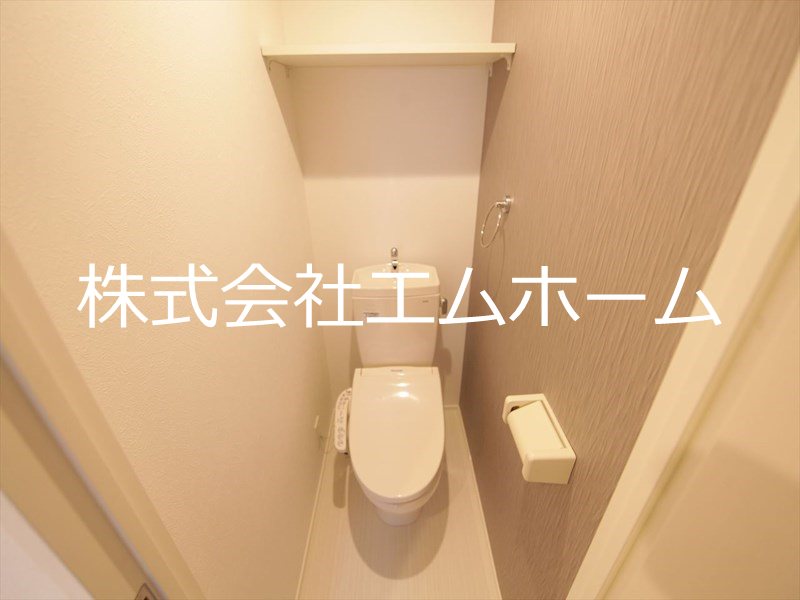 トイレ　温水洗浄暖房便座付トイレ　同型写真