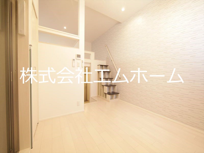 居室・リビング　洋室6.1帖　ロフト5帖（収納寝室にも使用できます）同型写真