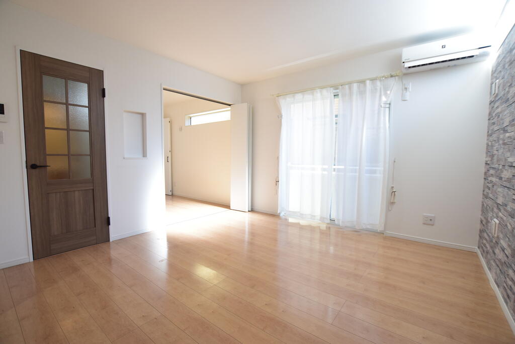 居室・リビング　入居中につき参考写真