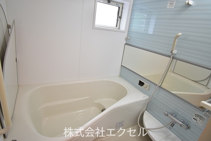 バス・シャワールーム　嬉しい追い焚き機能付きです。